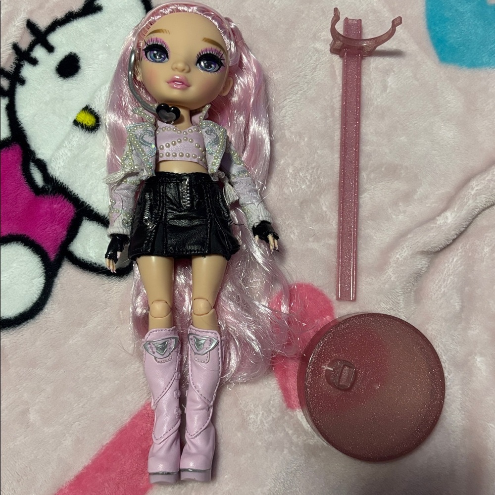 Minnie Choi rainbow high doll light pink and black fashion doll